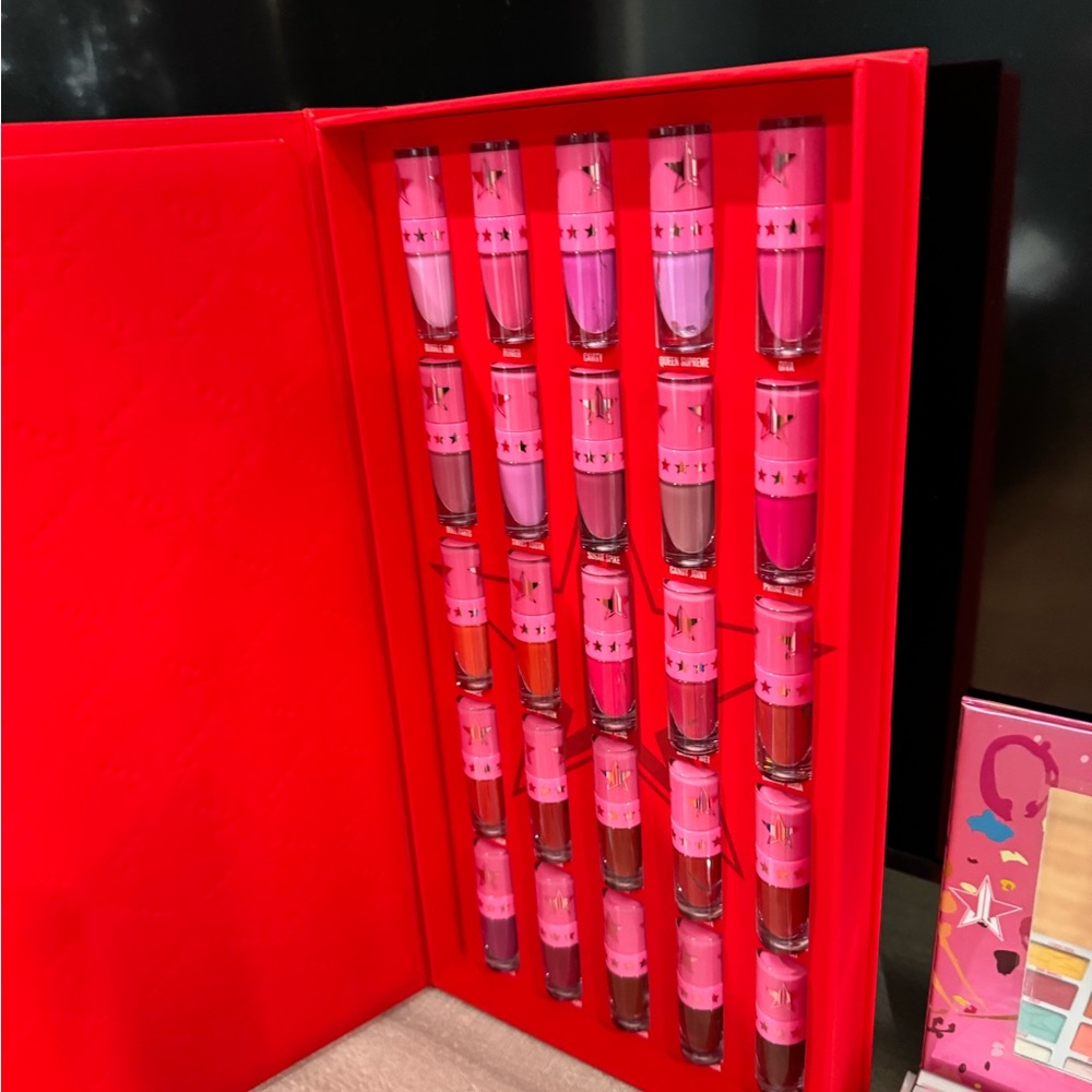 Jeffree star lipstick vault
